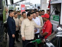 Presiden Prabowo Tinjau Langsung Penggunaan Biosolar B50 di Tol Cikampek